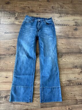 Classic Wide-Leg Women’s Jeans in Medium Blue